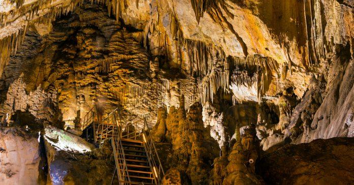 Damlataş Höhle